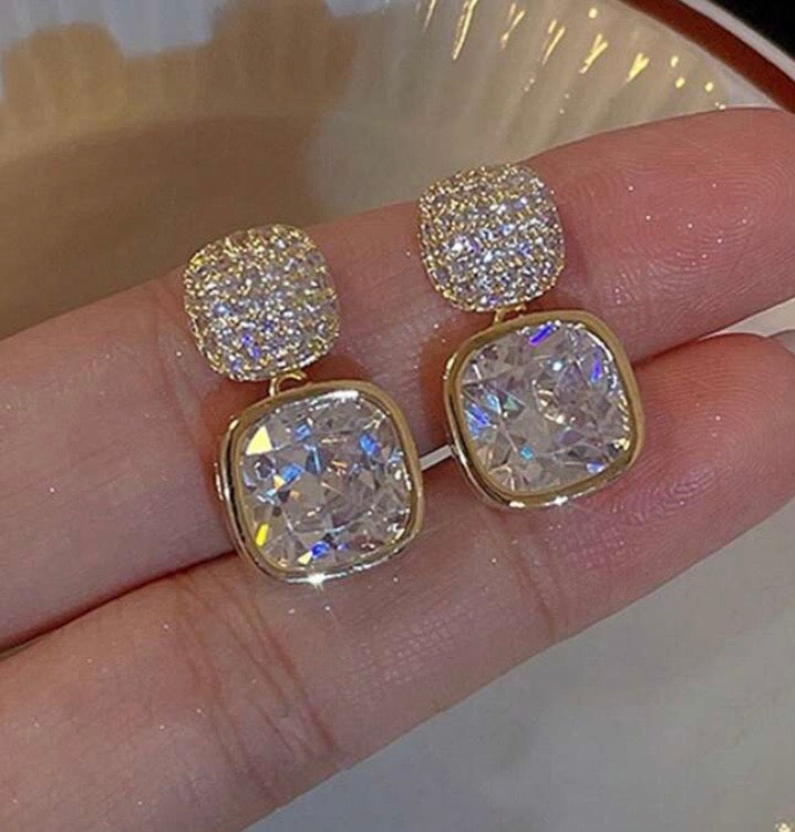 2pcs Rhinestone Decor Drop Earrings - Elegant Gold-Tone Studs with Sparkling Stones for Women's Fashion