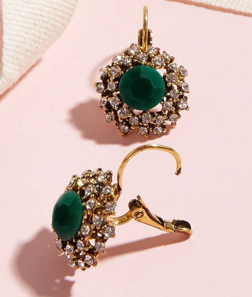 Rhinestone Fashion Stud Earrings with Green Center Stones and Sparkling Accents for Stylish Outfits