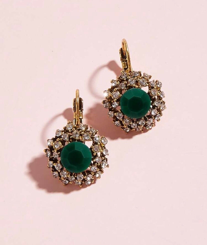 Rhinestone Fashion Stud Earrings with Green Center Stones and Sparkling Accents for Stylish Outfits