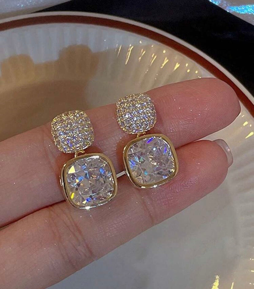 2pcs Rhinestone Decor Drop Earrings - Elegant Gold-Tone Studs with Sparkling Stones for Women's Fashion