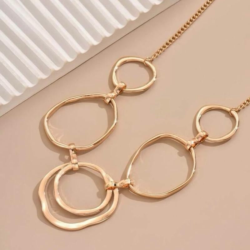 Gold/Silver Elegant Minimalist Hollow Circle Pendant Necklace for Women Ideal for Everyday Wear and Vacation Ready Accessory