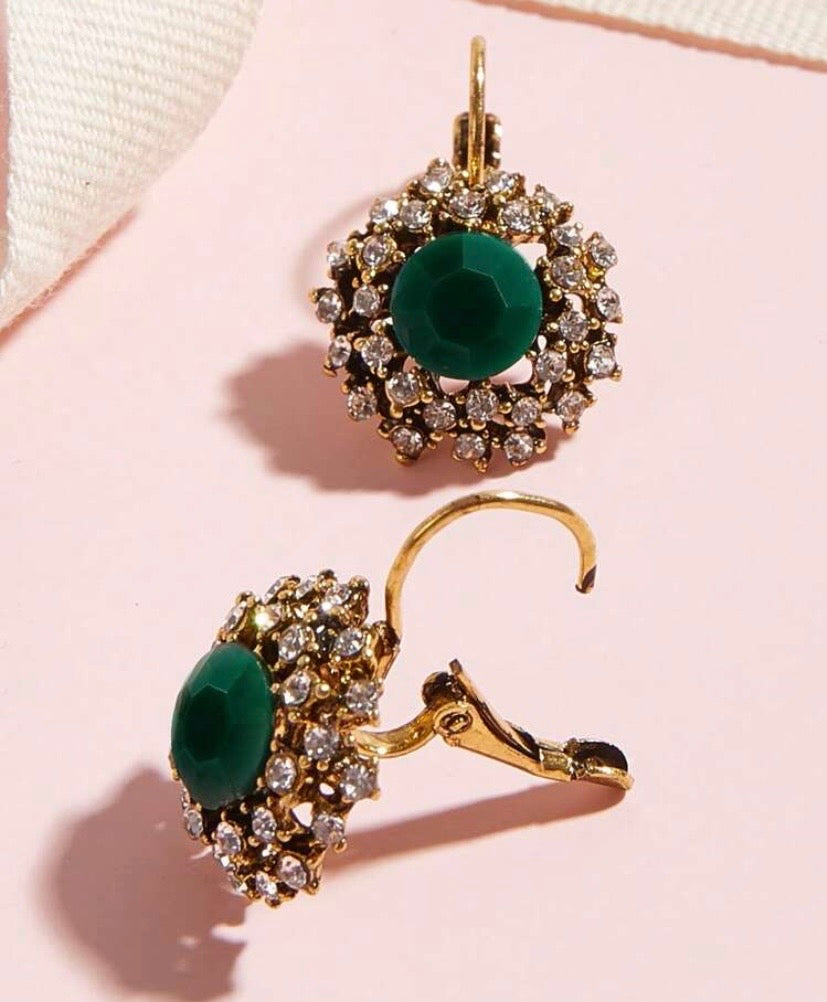 Rhinestone Fashion Stud Earrings with Green Center Stones and Sparkling Accents for Stylish Outfits