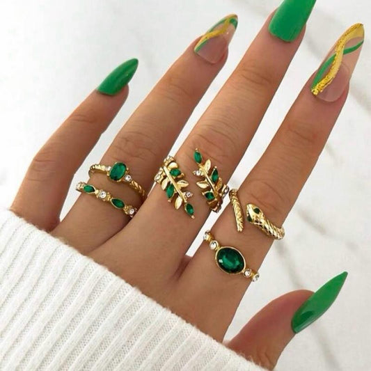 Elegant Vintage Rings Set 5pcs/Set Imitated Emerald Studded Snake & Leaf Crystal Rhinestone Rings for Women Perfect for Special Occasions or Everyday Wear