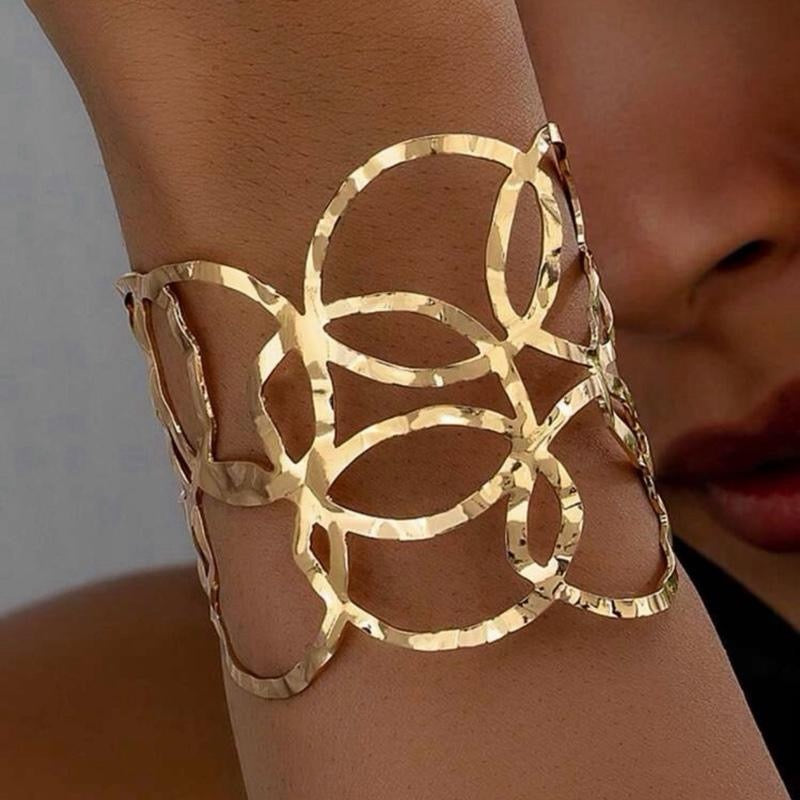 1pc Women's Minimalist Metal Wire Hammered Gold Open Bangle Bracelet Ideal for Daily Commute Wear and Perfect Gift for Family and Friends