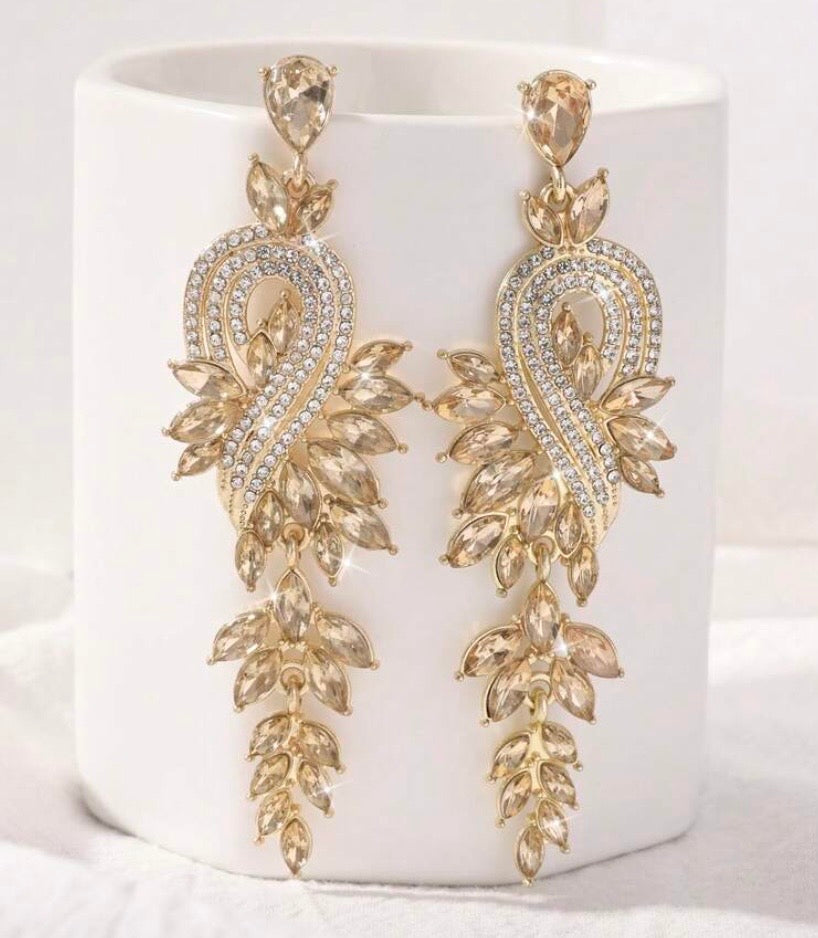 Luxury Rhinestone Decor Drop Earrings - Elegant Gold-Tone Design with Sparkling Stones for Special Occasions