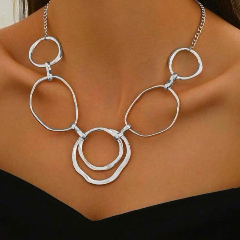 Gold/Silver Elegant Minimalist Hollow Circle Pendant Necklace for Women Ideal for Everyday Wear and Vacation Ready Accessory