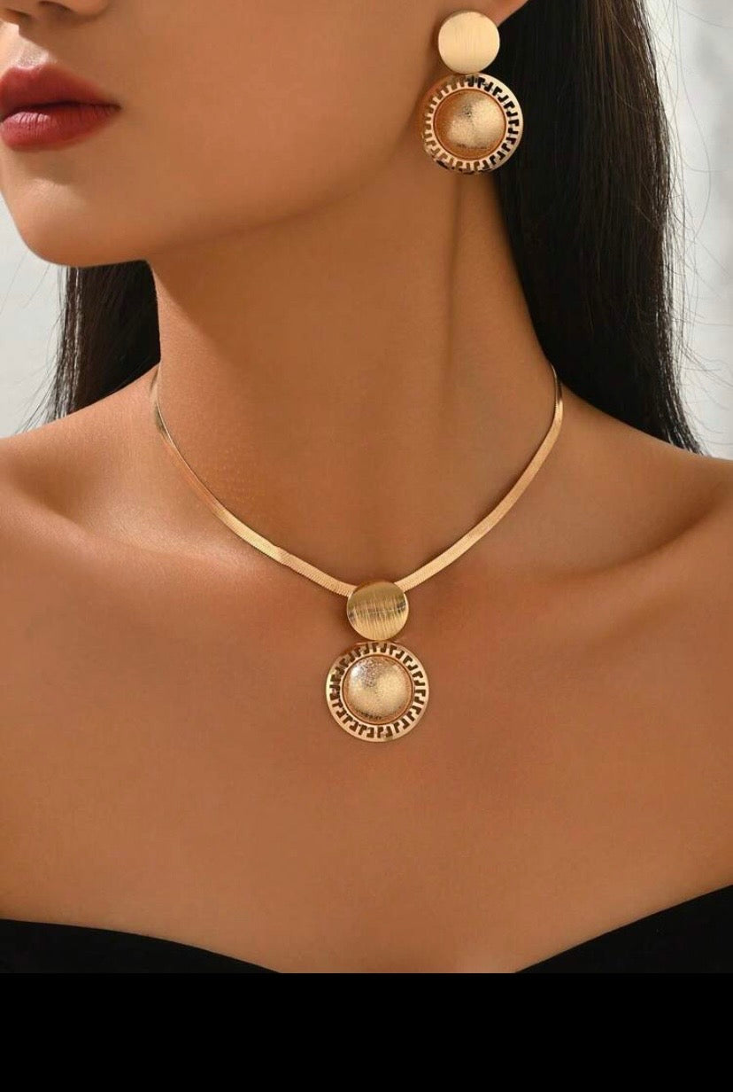 3pcs/Set Geometric Frosted Round Pendant Snake Chain Necklace & Earrings Set