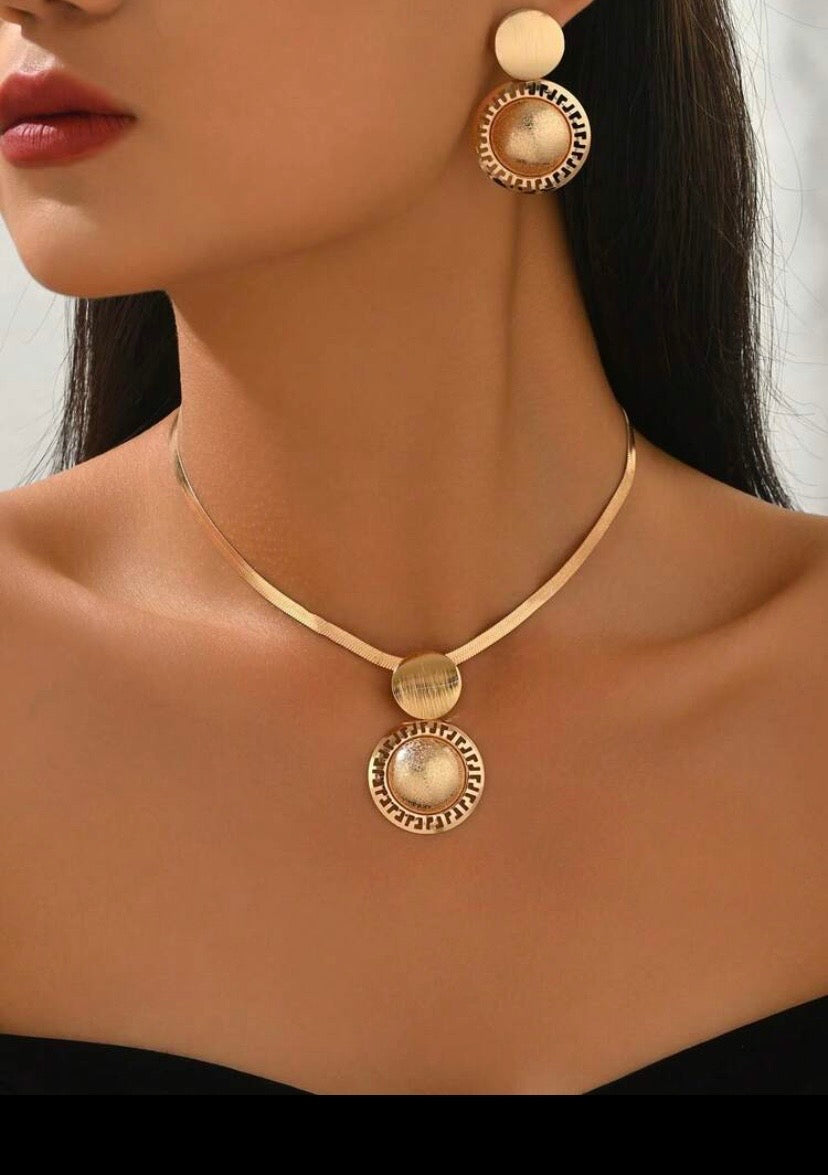 3pcs/Set Geometric Frosted Round Pendant Snake Chain Necklace & Earrings Set