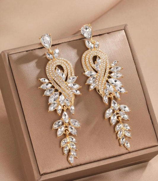 Luxury Rhinestone Decor Drop Earrings - Elegant Gold-Tone Design with Sparkling Stones for Special Occasions