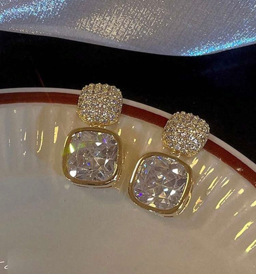 2pcs Rhinestone Decor Drop Earrings - Elegant Gold-Tone Studs with Sparkling Stones for Women's Fashion