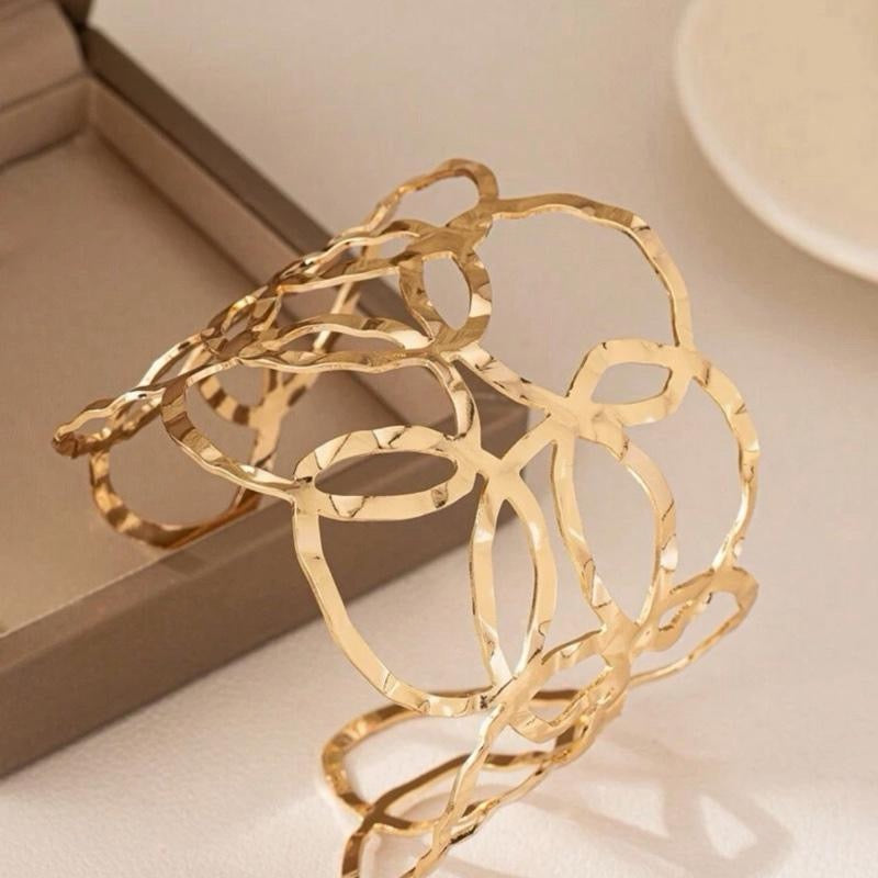 1pc Women's Minimalist Metal Wire Hammered Gold Open Bangle Bracelet Ideal for Daily Commute Wear and Perfect Gift for Family and Friends