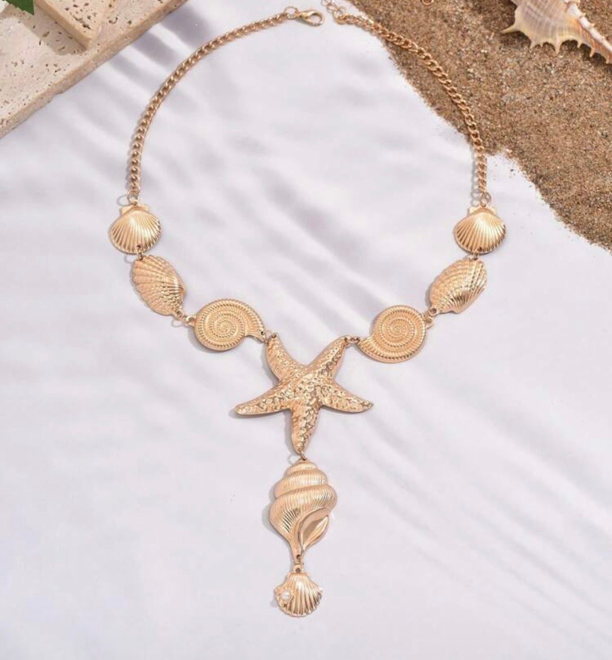Ocean Themed Pendant Necklace with Starfish and Shell Design for Beachwear - 1pc Stylish Accessory for Ocean Lovers and Beach Outings