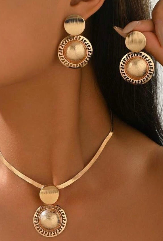 3pcs/Set Geometric Frosted Round Pendant Snake Chain Necklace & Earrings Set